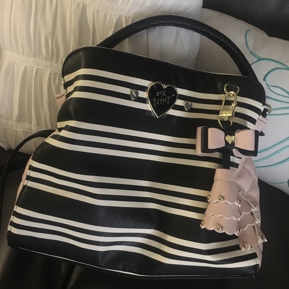 Betsy Johnson BRAND NEW Purse w/long strap - Picture 2 of 2